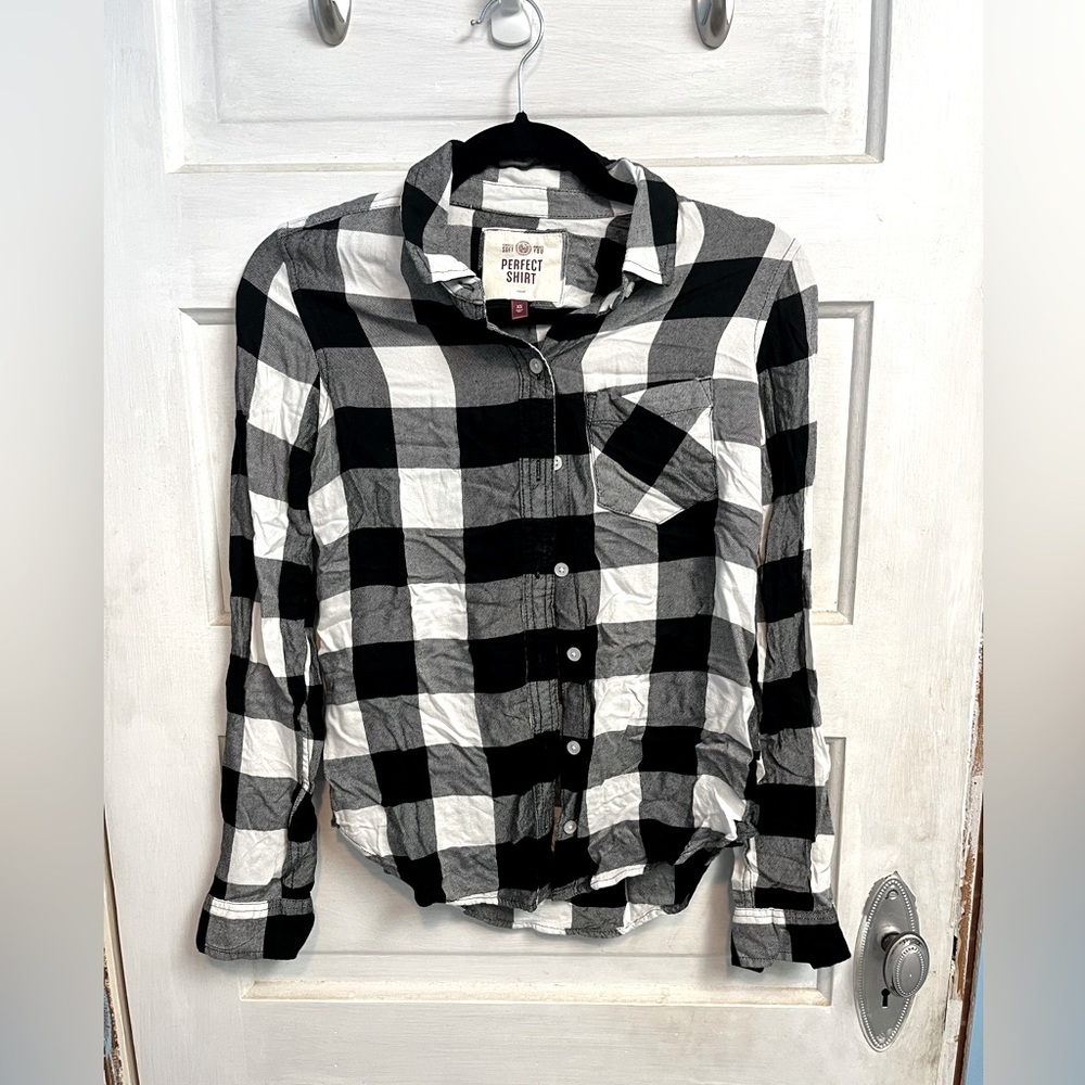 Black/white plaid button down shirt